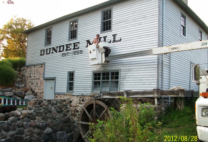 https://www.dundeemill.org/pictures/2012/12 Painting with cherry picker.jpg